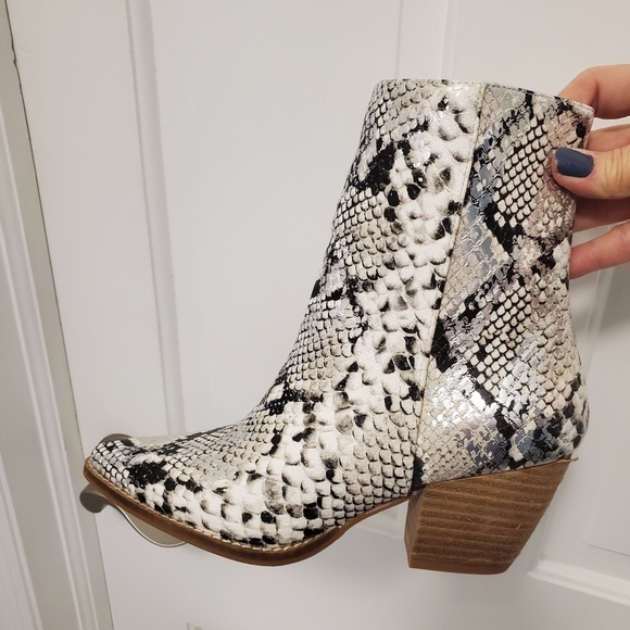 Beast Fashion Snakeprint Booties Size 6.5, Stylish, Chic, City - Picture 8 of 12